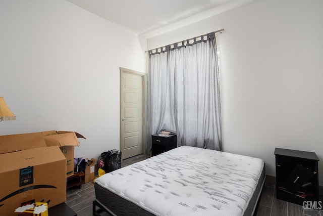 6622 Sycamore Wood Ln, Bakersfield, CA 93313 - bedroom featuring wood tiled floors