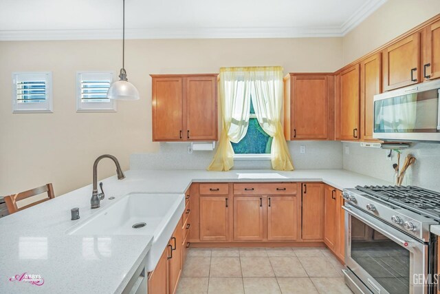 doorway to property with a patio and ceiling fan