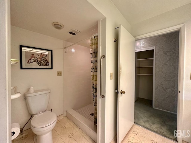 bathroom with curtained shower and toilet