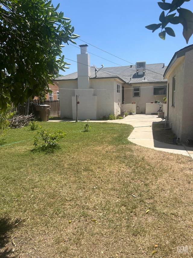 1405 Chester Ave, Bakersfield, CA 93301 - view of yard with a patio