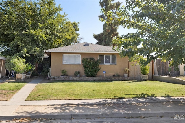 view of front of home featuring a front yard