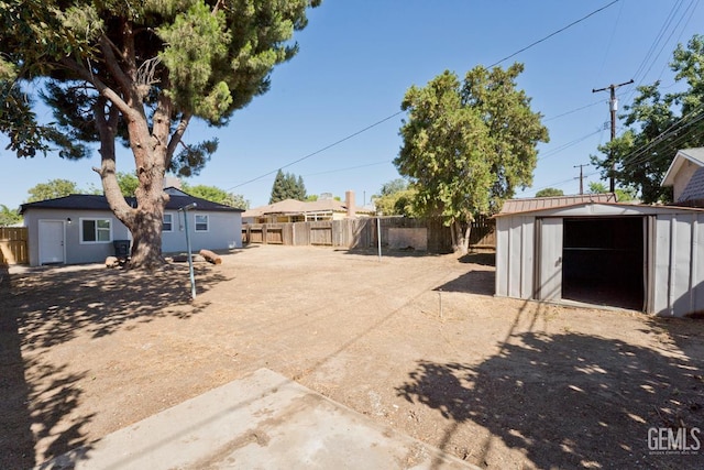 2408 Charleston Dr, Bakersfield, CA 93308 - view of yard with a storage unit