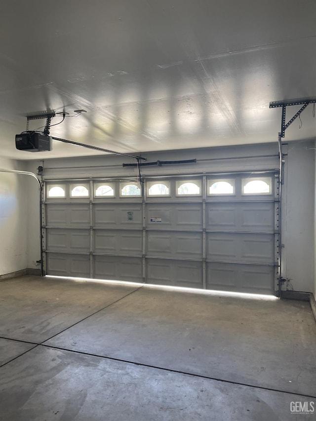 10931 Vista Del Valle Dr, Bakersfield, CA 93311 - garage with a garage door opener