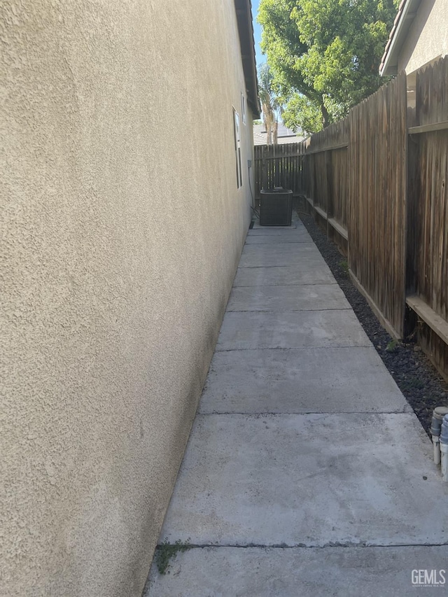 10931 Vista Del Valle Dr, Bakersfield, CA 93311 - view of property exterior featuring stucco siding