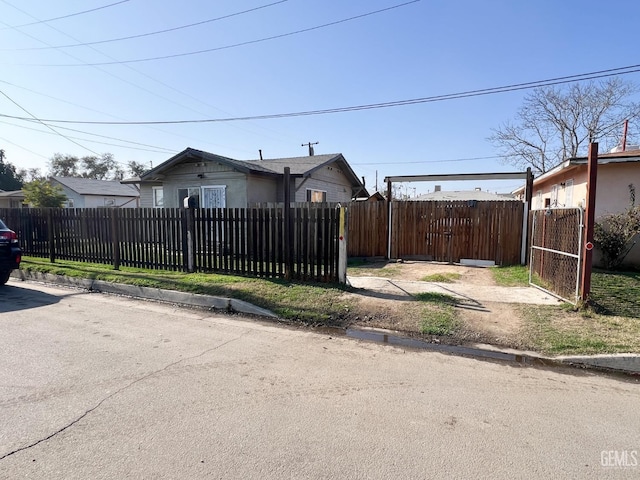 view of front of home featuring a fenced front yard and a gate