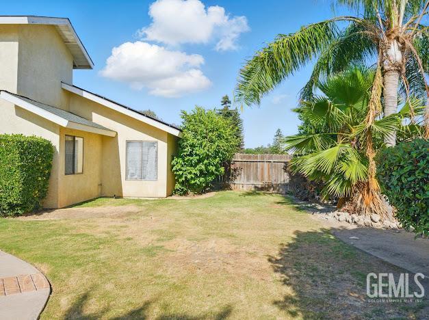 3717 Alcott Dr, Bakersfield, CA 93311 - view of yard