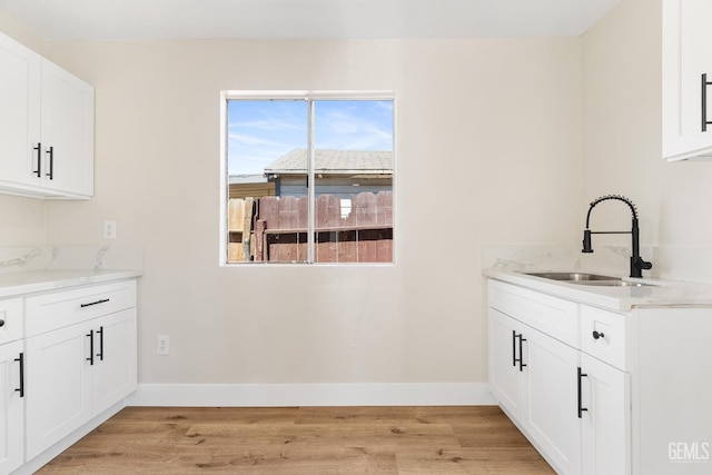 702 Wilson Ave, Bakersfield, CA 93308 - bar with a sink and light wood-style floors