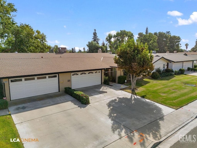 view of front of house featuring a front lawn and a garage