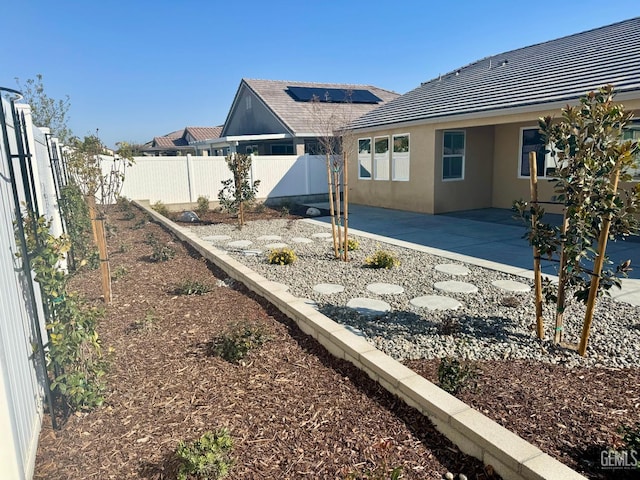 view of yard featuring a patio