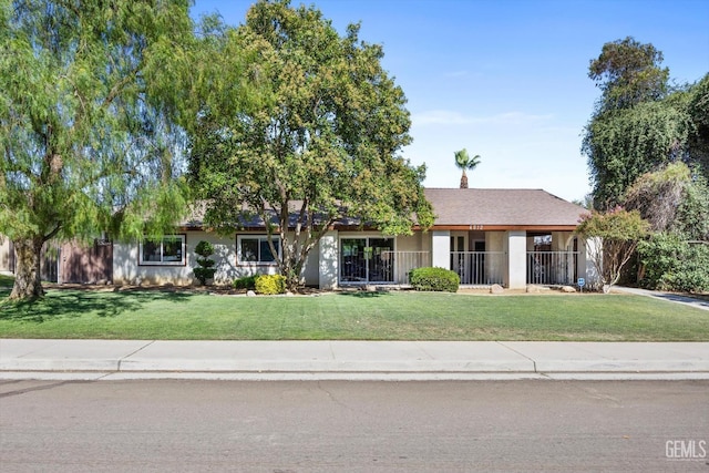 4512 Orrick Ct, Bakersfield, CA 93308 - ranch-style house featuring a front yard and stucco siding