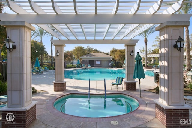 11901 Kimelford Dr, Bakersfield, CA 93312 - community pool with a pergola, a hot tub, and a patio area
