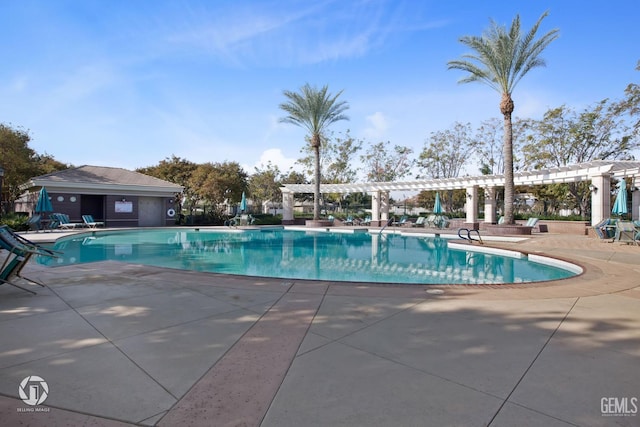 11901 Kimelford Dr, Bakersfield, CA 93312 - community pool with a pergola and a patio