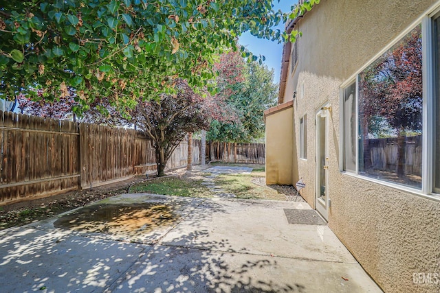 10126 Pyramid Peak Dr, Bakersfield, CA 93311 - fenced backyard with a patio area
