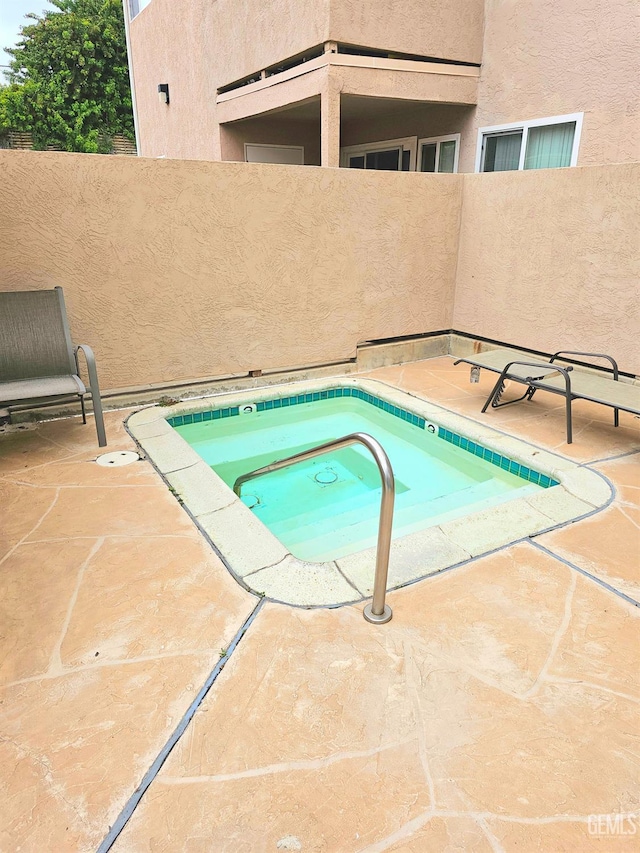 10026 Maya Linda Rd Unit 6101, San Diego, CA 92126 - view of swimming pool with an in-ground hot tub and a patio area