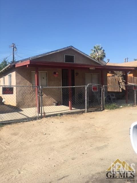 8900 Hope Ln, Lamont, CA 93241