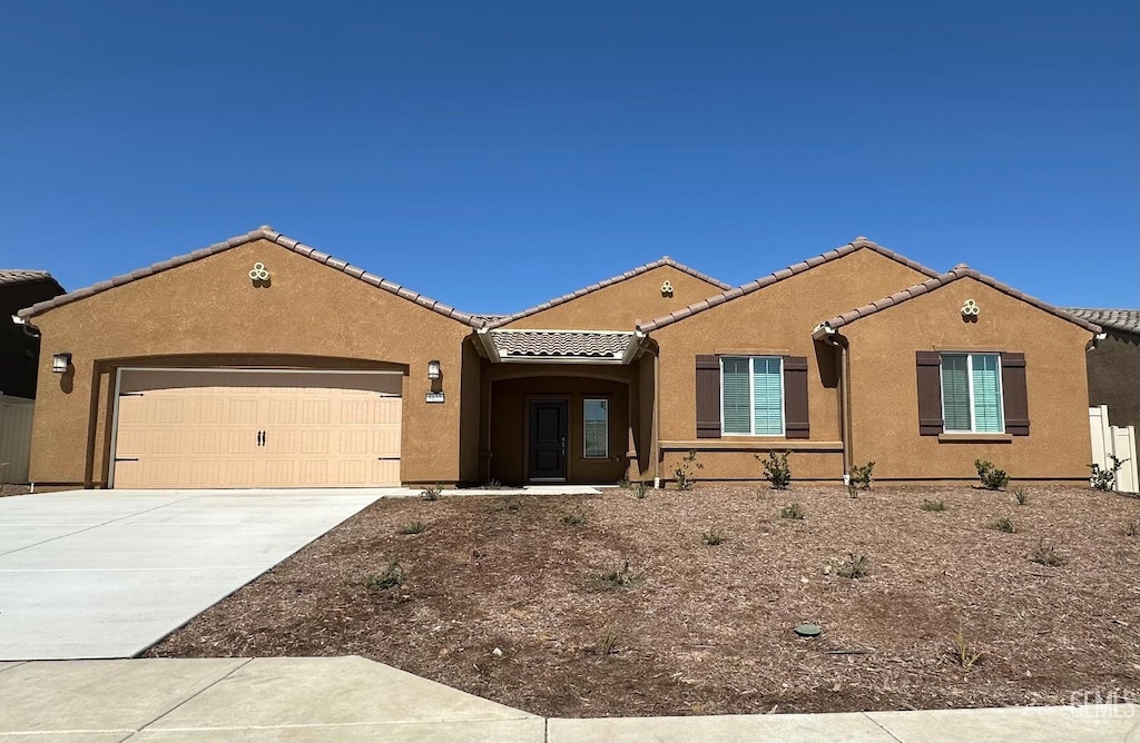 view of front facade with a garage