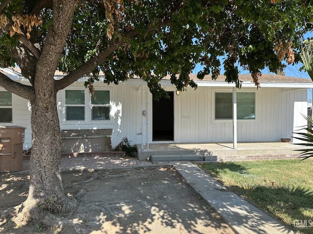 1012 Yosemite Dr, Bakersfield, CA 93308 - view of front of home featuring board and batten siding and covered porch