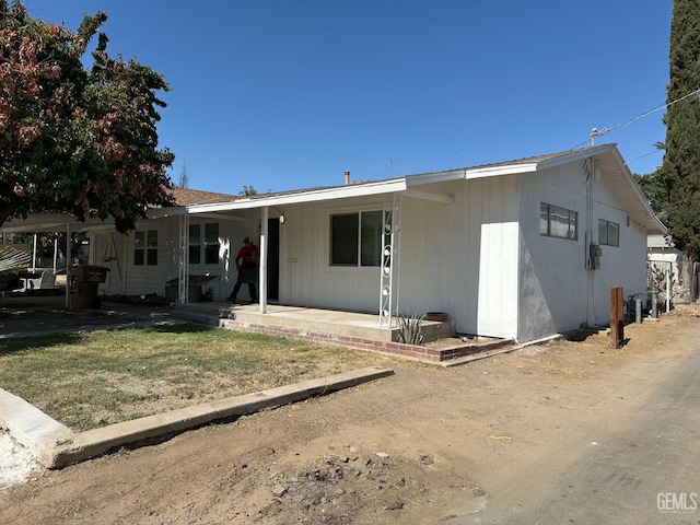 1012 Yosemite Dr, Bakersfield, CA 93308 - rear view of property featuring a patio