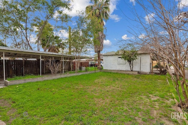 view of yard featuring fence and an outdoor structure