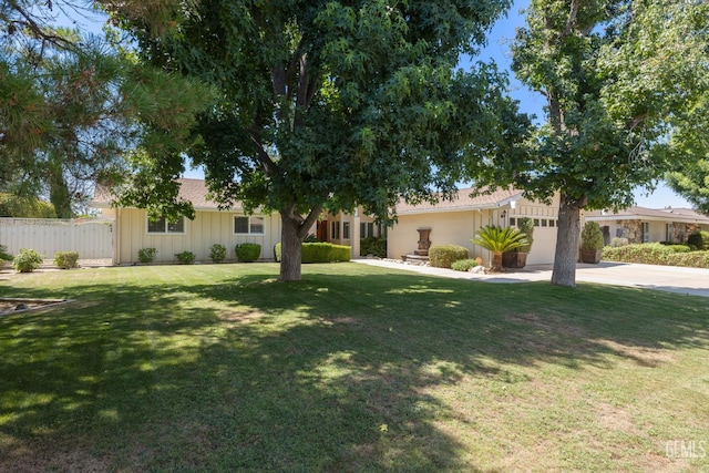 601 Vista Verde Way, Bakersfield, CA 93309 - view of front of home featuring an attached garage and driveway