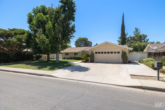 601 Vista Verde Way, Bakersfield, CA 93309 - ranch-style home featuring a garage and driveway