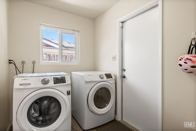 601 Vista Verde Way, Bakersfield, CA 93309 - laundry room featuring independent washer and dryer