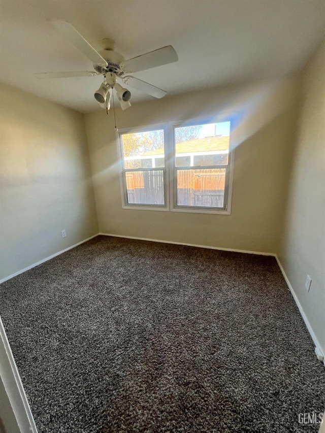 carpeted empty room featuring ceiling fan