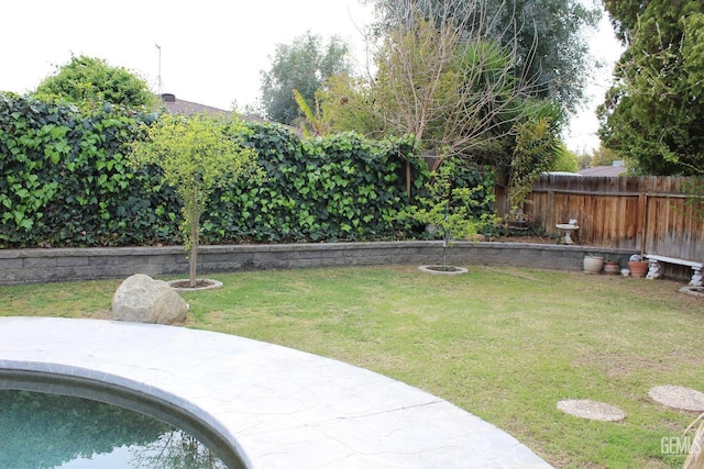 6813 Melones Ct, Bakersfield, CA 93309 - view of yard with a fenced backyard, a pool, and a patio