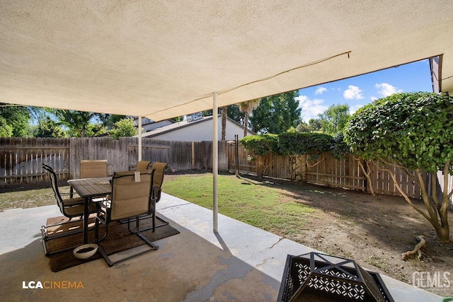 1800 Weyburn Way, Bakersfield, CA 93309 - fenced backyard with a patio and outdoor dining space