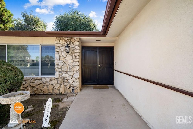 1800 Weyburn Way, Bakersfield, CA 93309 - entrance to property with stone siding and stucco siding