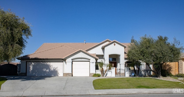 view of front of home featuring a garage and a front yard