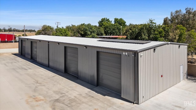 214 Driver Rd, Bakersfield, CA 93314 - view of garage
