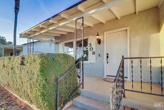 property entrance featuring covered porch