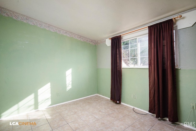 empty room featuring light tile patterned floors