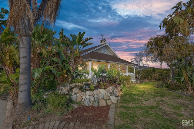 view of yard at dusk