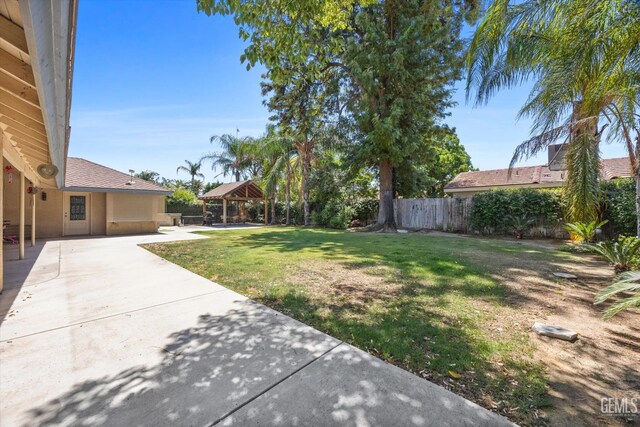 6801 Weldon Ave, Bakersfield, CA 93308 - view of yard featuring a gazebo and a patio area
