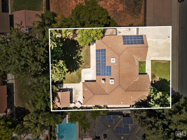 6801 Weldon Ave, Bakersfield, CA 93308 - view from above of property featuring a pool and property parcel outlined