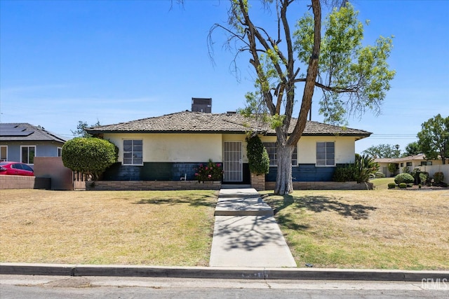 3201 Pomona St, Bakersfield, CA 93305 - ranch-style house with stucco siding and a front lawn