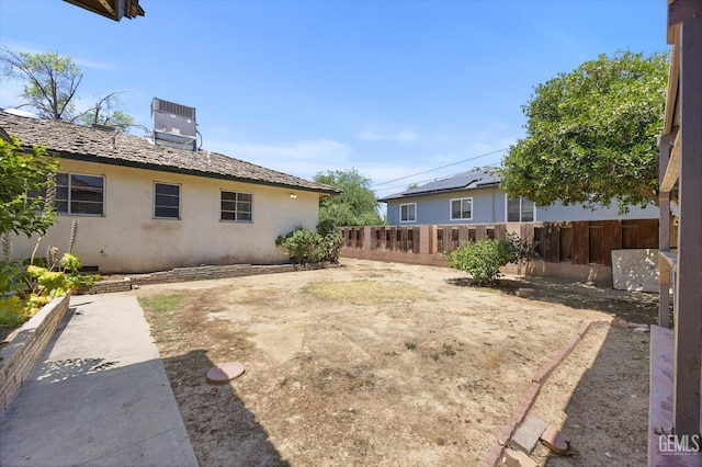 3201 Pomona St, Bakersfield, CA 93305 - view of yard