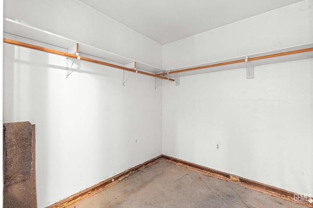 102 Wetherley Dr, Bakersfield, CA 93309 - view of spacious closet