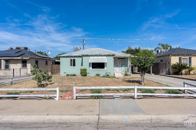 102 Wetherley Dr, Bakersfield, CA 93309 - bungalow featuring a fenced front yard and stucco siding