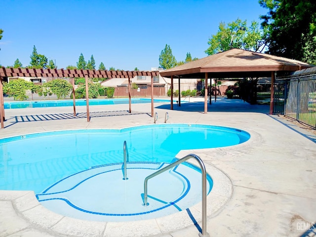 2617 Pinon Springs Cir Unit B, Bakersfield, CA 93309 - photo 15