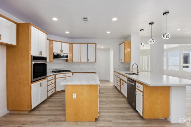 kitchen with sink, hanging light fixtures, a center island, kitchen peninsula, and stainless steel appliances