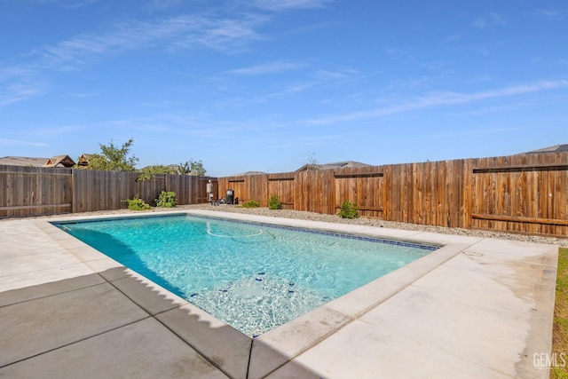 713 Winooski Ct, Bakersfield, CA 93314 - view of swimming pool featuring a patio and a fenced backyard