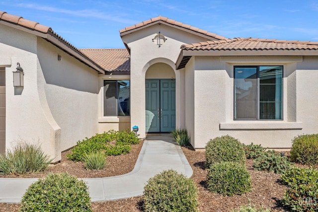 713 Winooski Ct, Bakersfield, CA 93314 - doorway to property with stucco siding and a tile roof