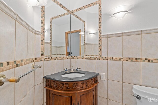631 Faversham Way, Bakersfield, CA 93311 - half bath featuring tile walls, vanity, and toilet