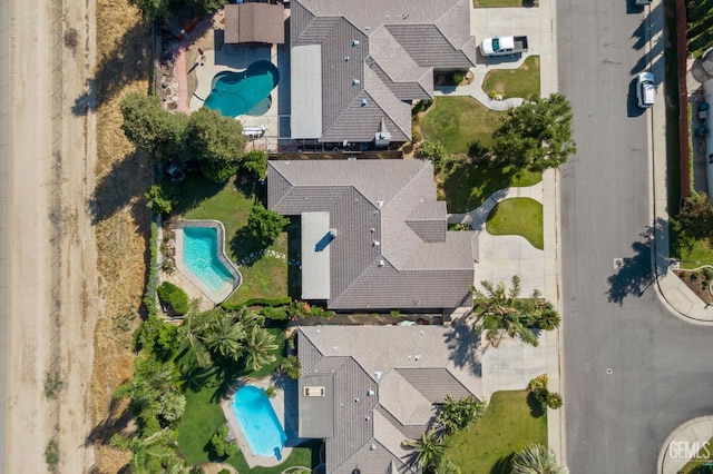 631 Faversham Way, Bakersfield, CA 93311 - bird's eye view of a pool area