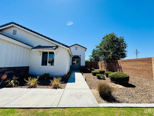 7303 Wild Mustang Dr, Bakersfield, CA 93311 - view of front of home