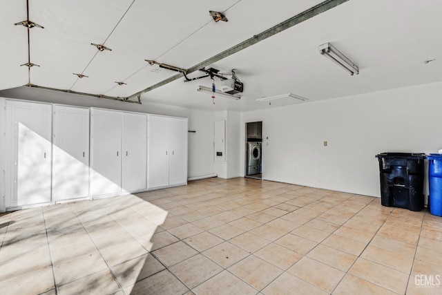 garage with washer / clothes dryer