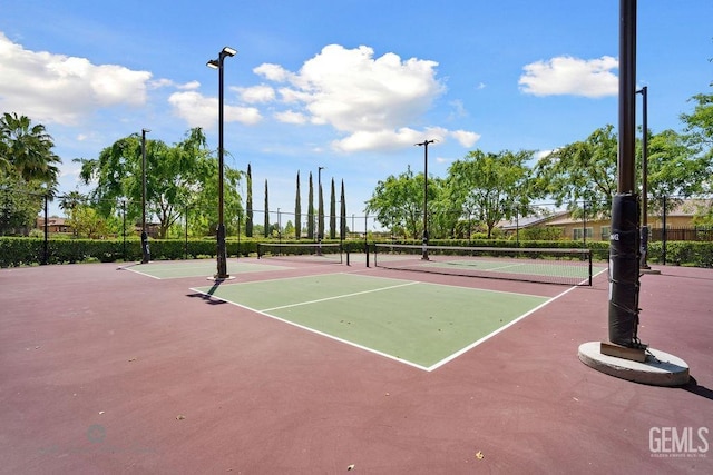 6006 Colchester Pl, Bakersfield, CA 93306 - view of sport court with fence